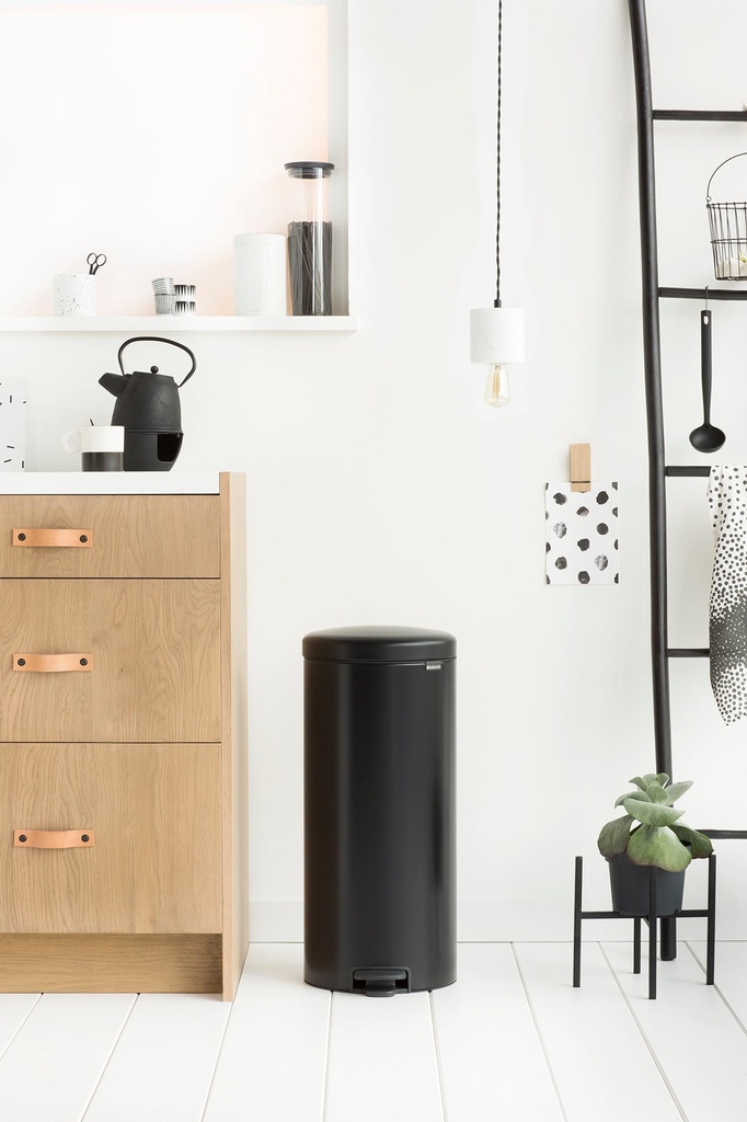 Pedalhink NewIcon Mattsvart 30 liter Brabantia