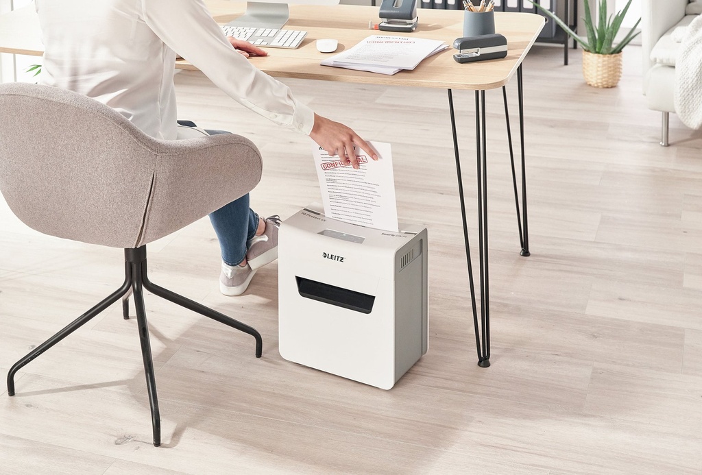 Dokumentförstörare Leitz IQ Protect Premium 6X P4