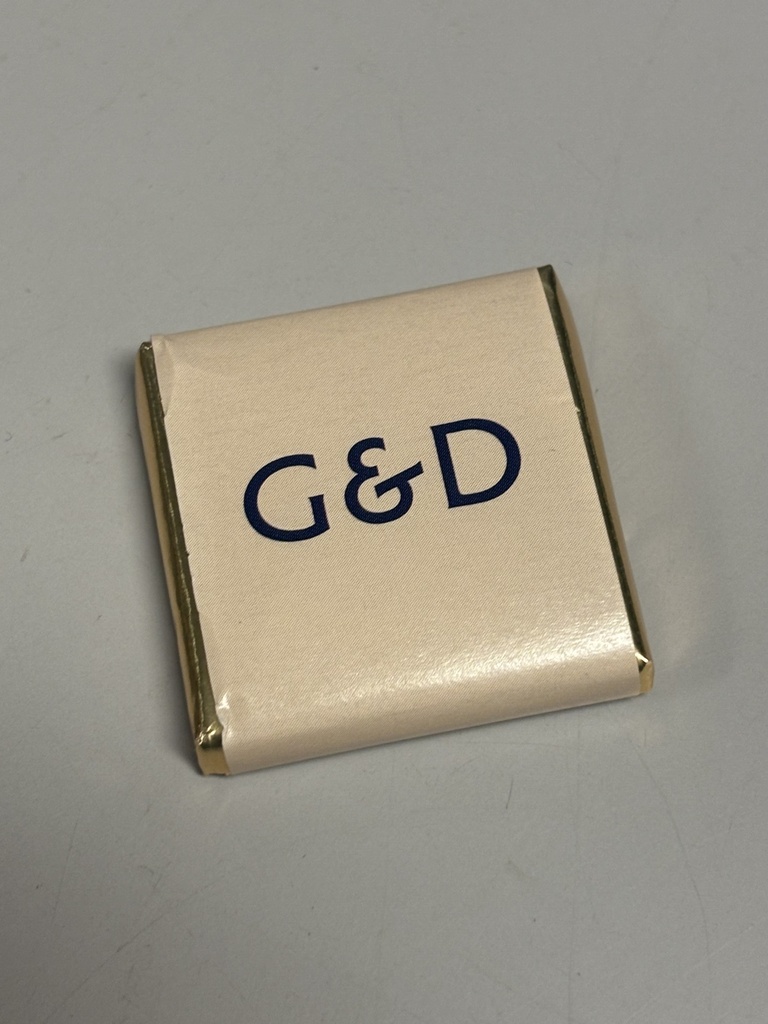 Chokladfyrkanter beige med mjölkchoklad salted caramel 625 st/fp